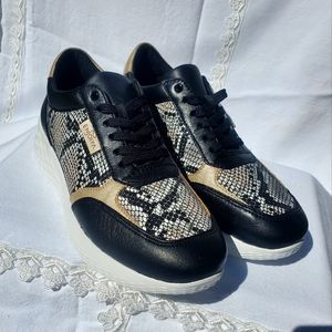 Enjoiya sneakers- BRAND NEW!!